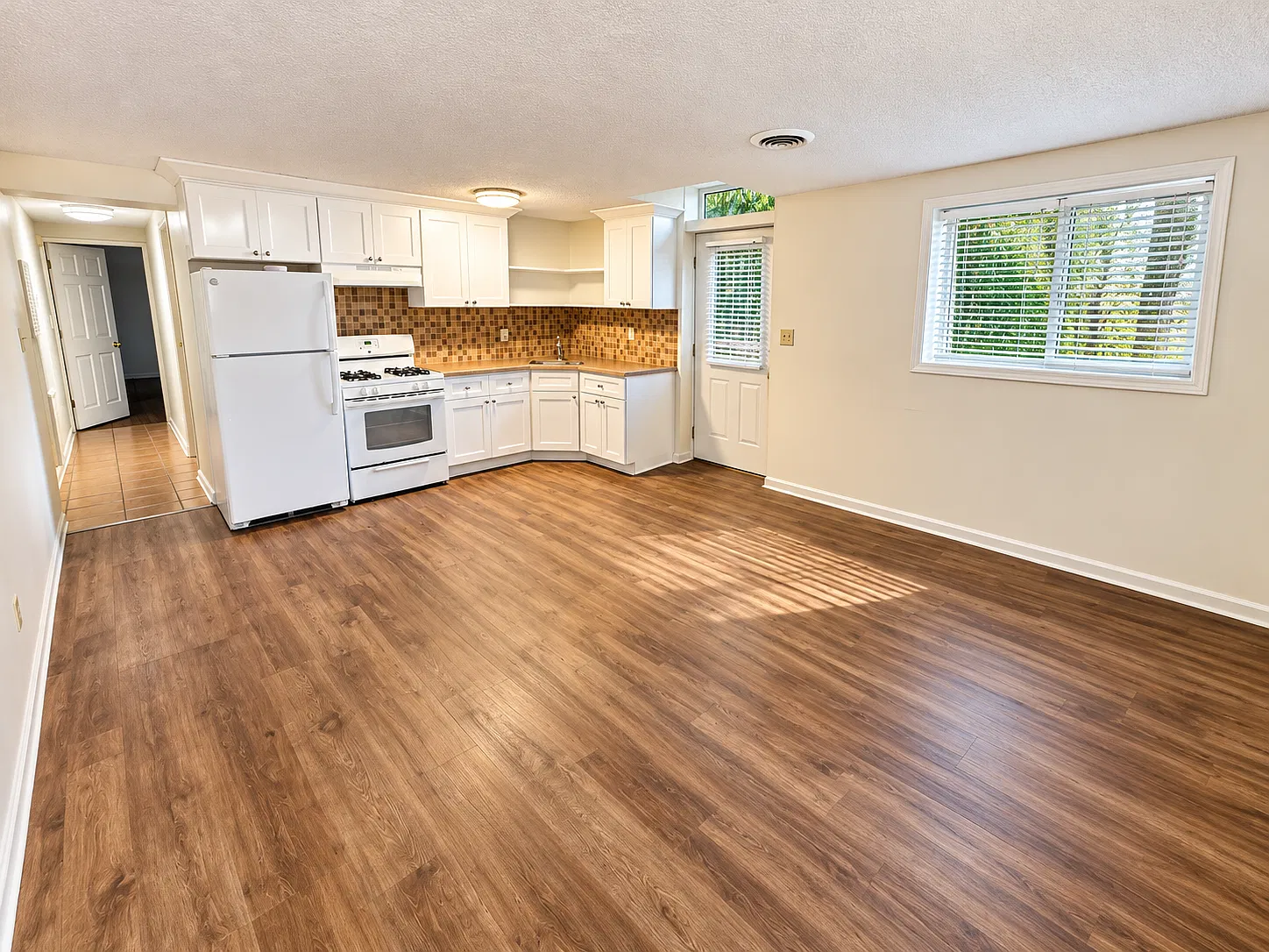 King Valley Dr SE, Smyrna — Photo 1
