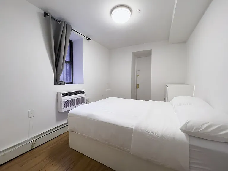407 W 51st St #1E — Photo 10