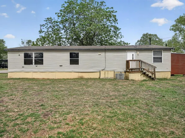 135 Kiowa Trl, Lockhart, TX 78644