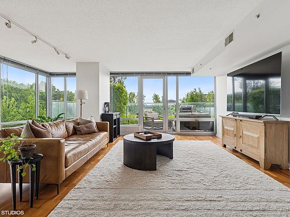 3rd image of 9725 Woods Dr Unit 404