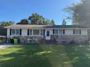 712 W Pineland Dr, Swansboro, NC 28584