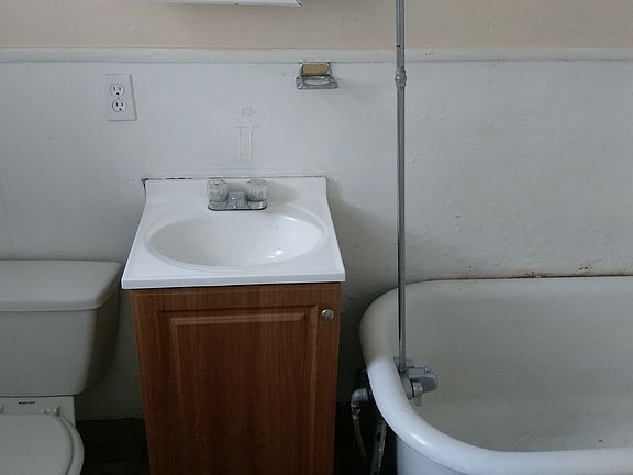 4th image of 1113 Whitney Ave #2