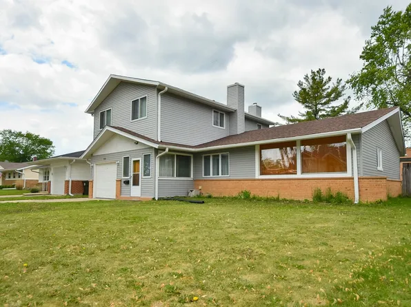 50 Ridgewood Rd, Elk Grove Village, IL 60007