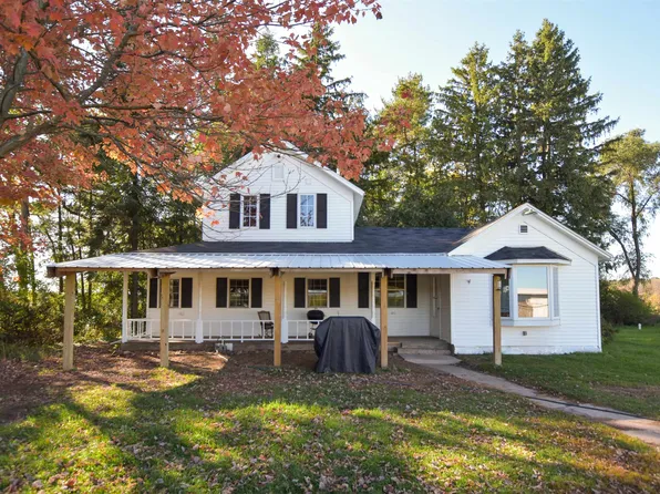 W6404 Badger Ct, Wild Rose, WI 54984