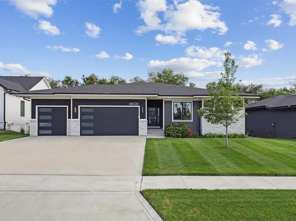 14606 Sutton Dr, Urbandale, IA 50323