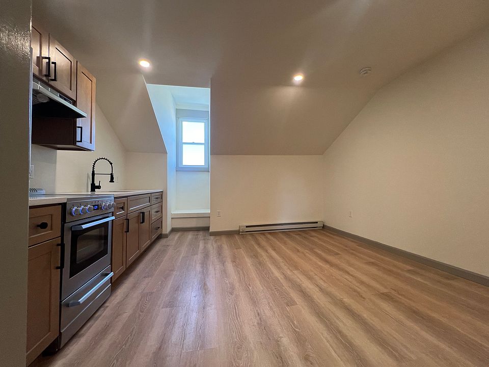 1st image of 528 Cumberland St APT 3