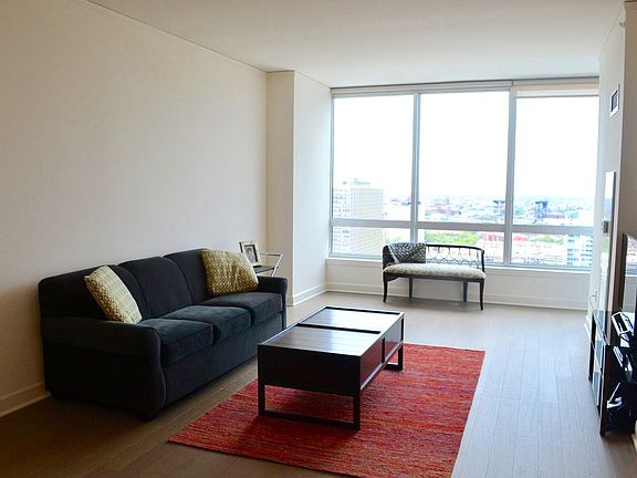 2nd image of 1901 S Calumet Ave #2609