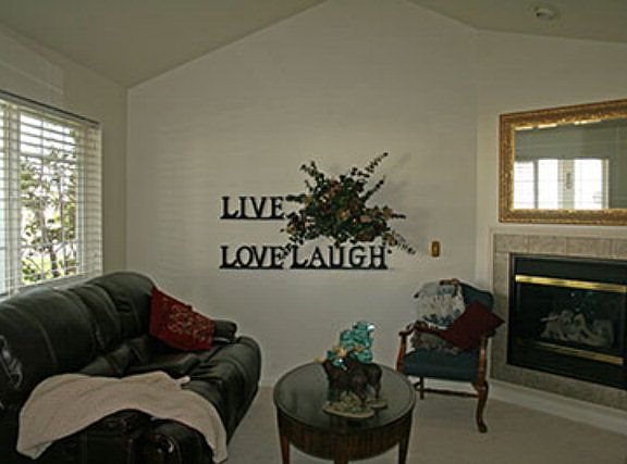 2nd image of 712 SE Magnoni Dr