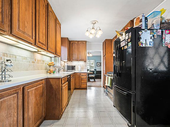 4th image of 15558 Covello St