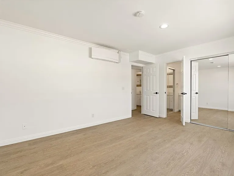 1720 Ardmore Ave #221 — Photo 12