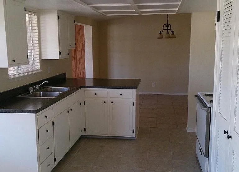 10429 Tomwood Ave — Photo 2