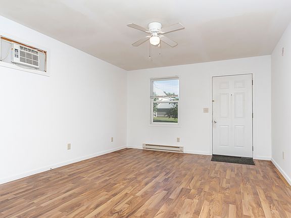 5th image of 322 E Timber St