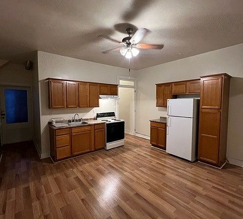 5th image of 308 N 2nd St APT 2