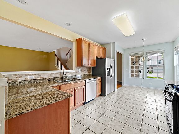 5th image of 1487 Yellowstone Dr