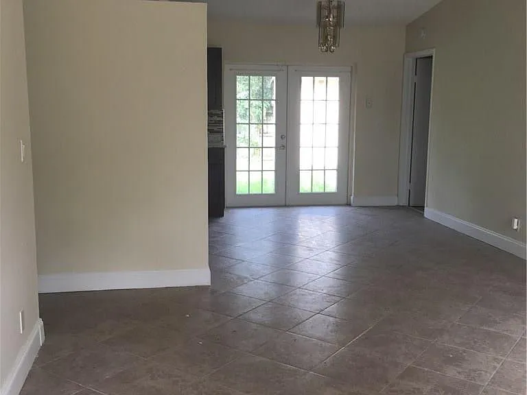 4231 SW 55th Ave — Photo 3