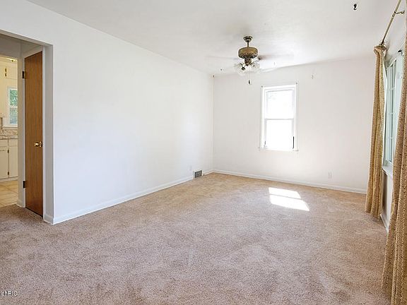 3rd image of 7725 Lake Wood Dr