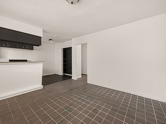 5th image of 2708 Oakcliff St #6