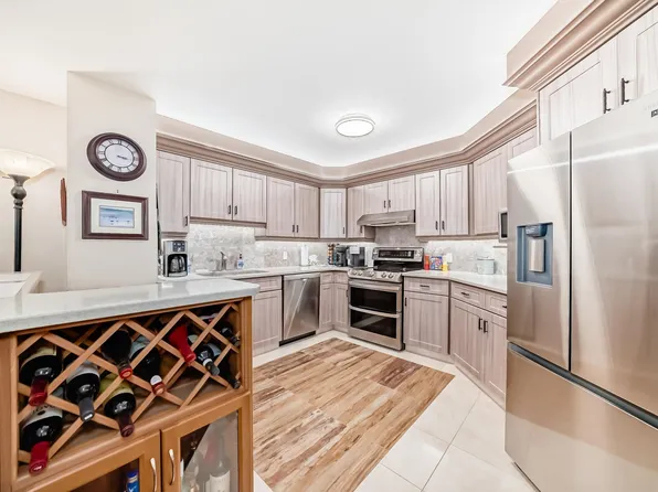 3 Perron St #512, Saint Albert, AB T8N 5Z5