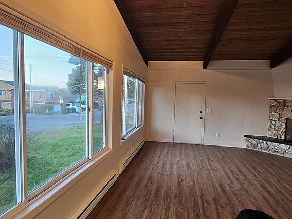 4th image of 952 NW Hurbert St