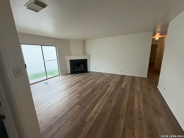 7643 Chatsworth — Photo 21