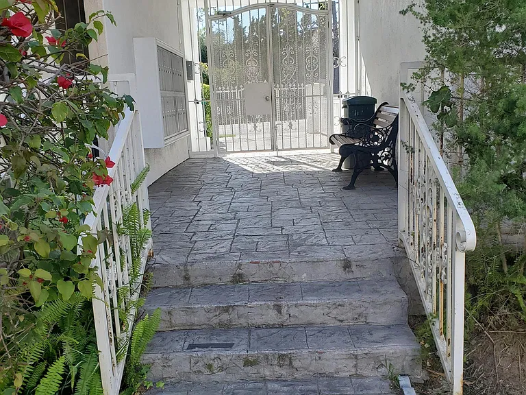 Beverly Rossmore Apartments — Photo 14