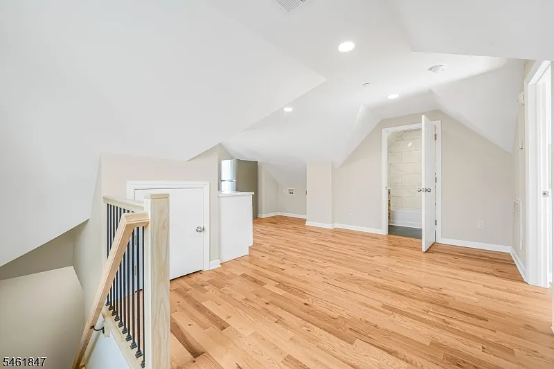 1 bed, 1.0 bath, $1,800 — Photo 4