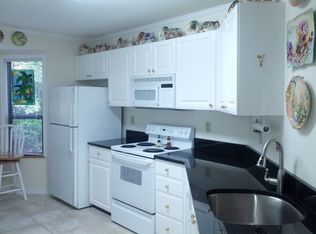 63 Mariners Point Ln #A, Hartfield, VA 23071