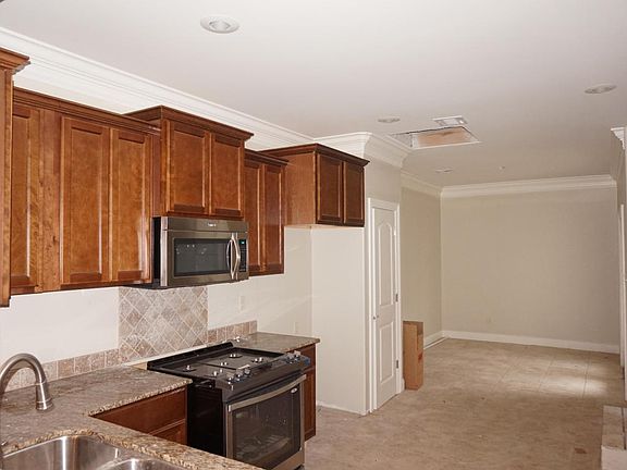 3rd image of 214 Harbor Bend Blvd