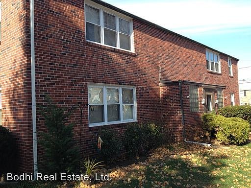 2nd image of 24 Surrey Rd APT 2