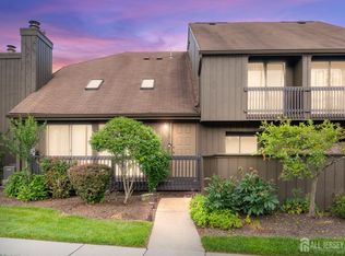 348 Westgate Dr, Edison, NJ