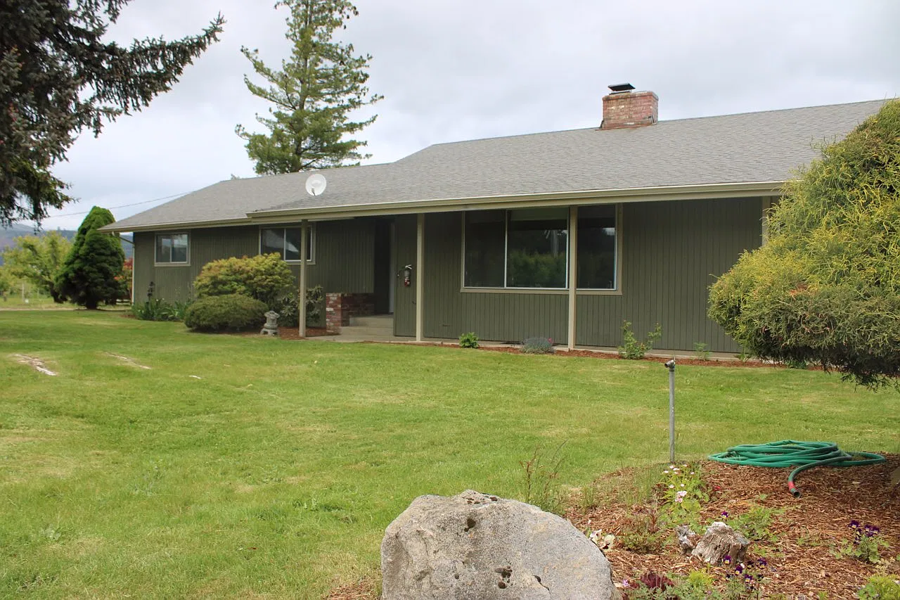 4 bed, 2100 sqft, $2,500 — Photo 2