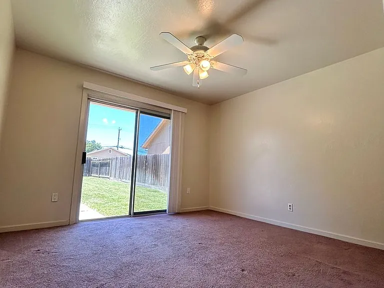 960 Suiter St — Photo 9