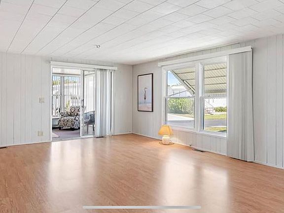 4th image of 602 Mount Key Ave NE
