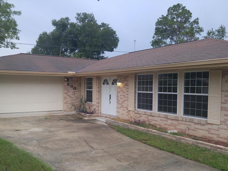 1st image of 200 Dogwood Ln