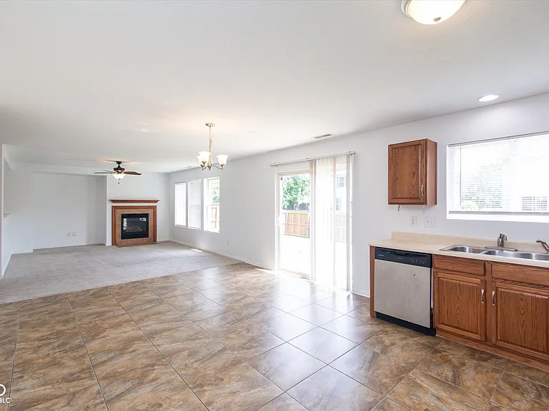 11217 Candice Dr — Photo 7