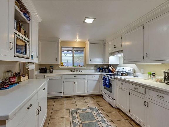 4th image of 3421 Pembroke Pl