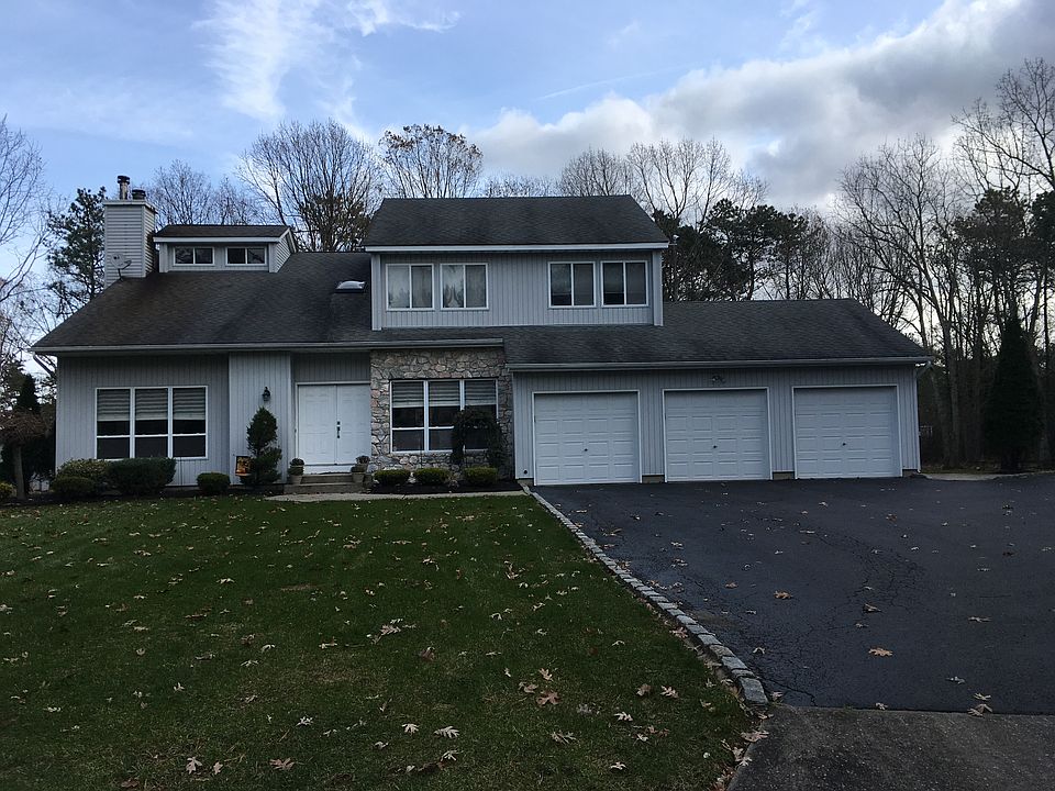 1st image of 11 Heritage Ln N