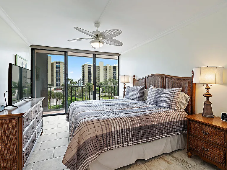 225 Beach Rd #401 — Photo 21