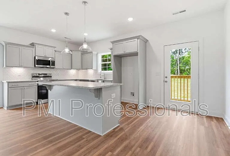 295 Spring St — Photo 10