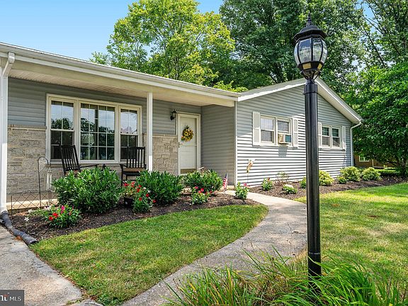 4th image of 26 Chapel View Ln