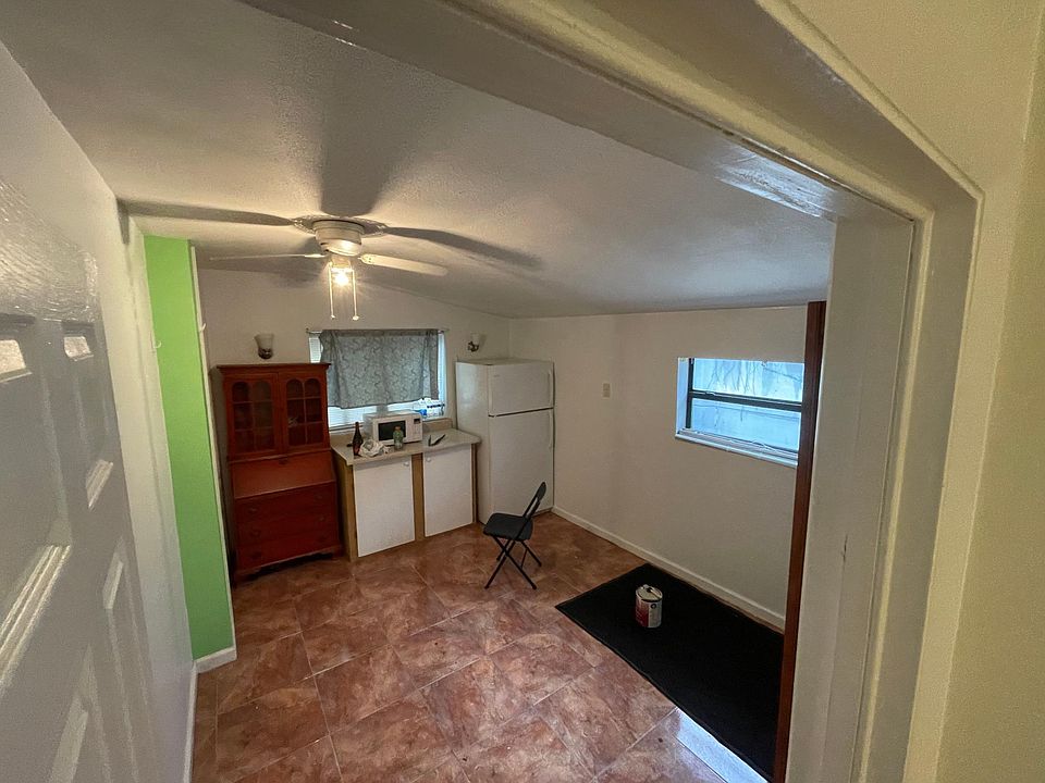 2nd image of 2931 Adams St #2