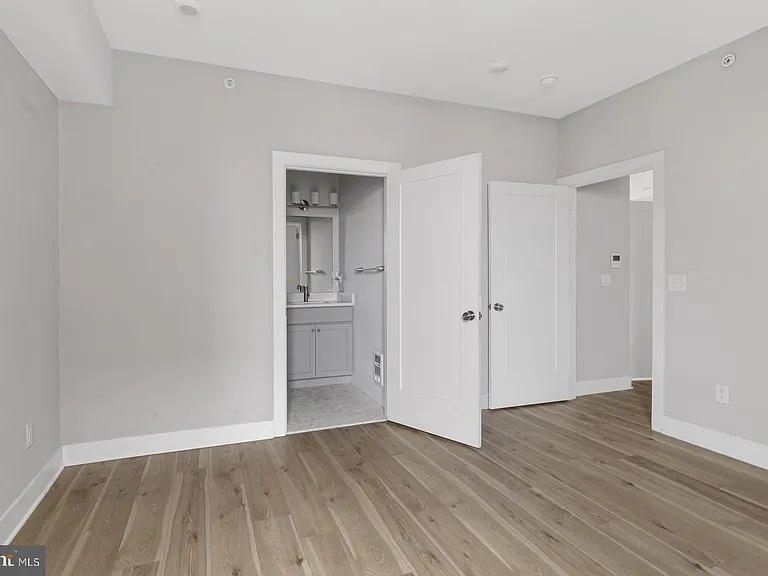 5230 Walnut St #5R — Photo 13