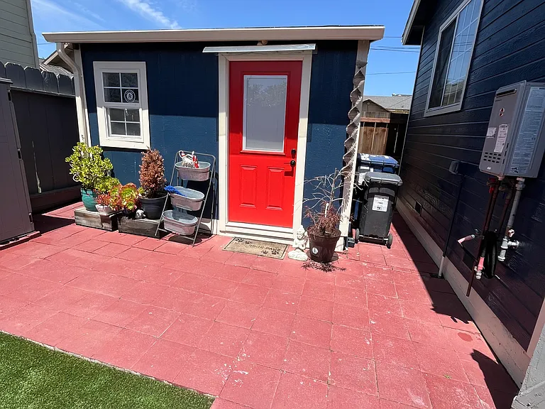 137 Grant St — Photo 2