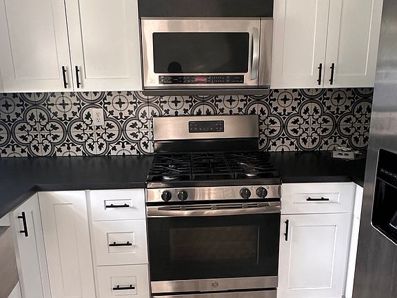 4th image of 3246 Xerxes Ave NW