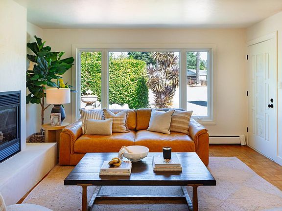 3rd image of 18 Lauren Avenue