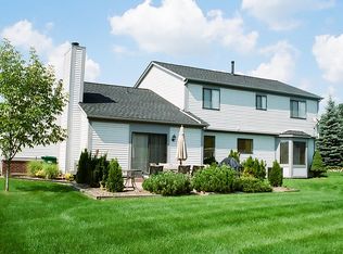 1050 Ridgeview Cir, Lake Orion, MI 48362