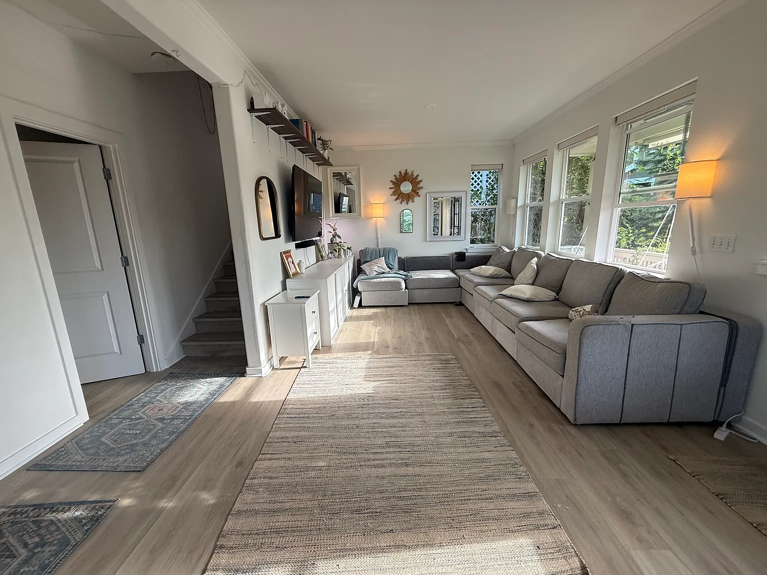 4 bed, 1922 sqft, $4,300 — Photo 2