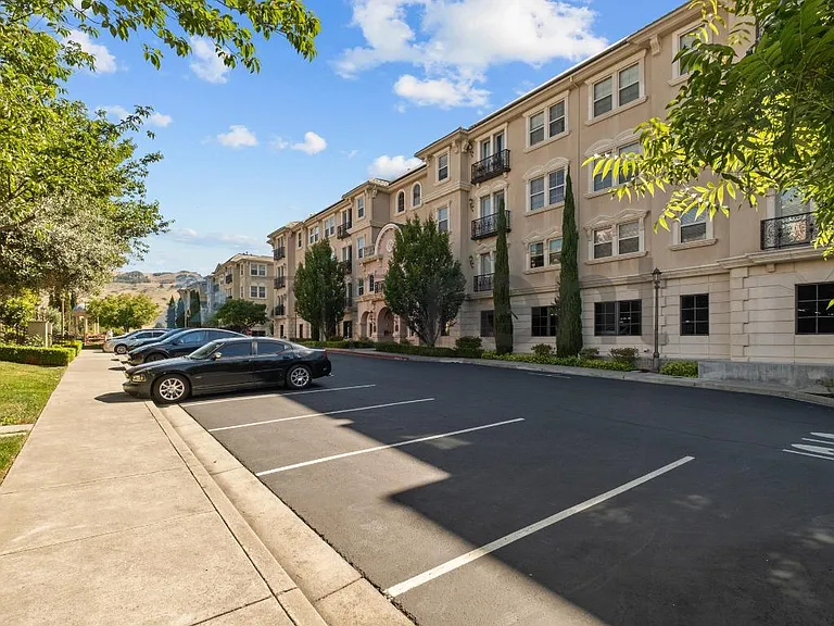 1114 Sonata Dr — Photo 2