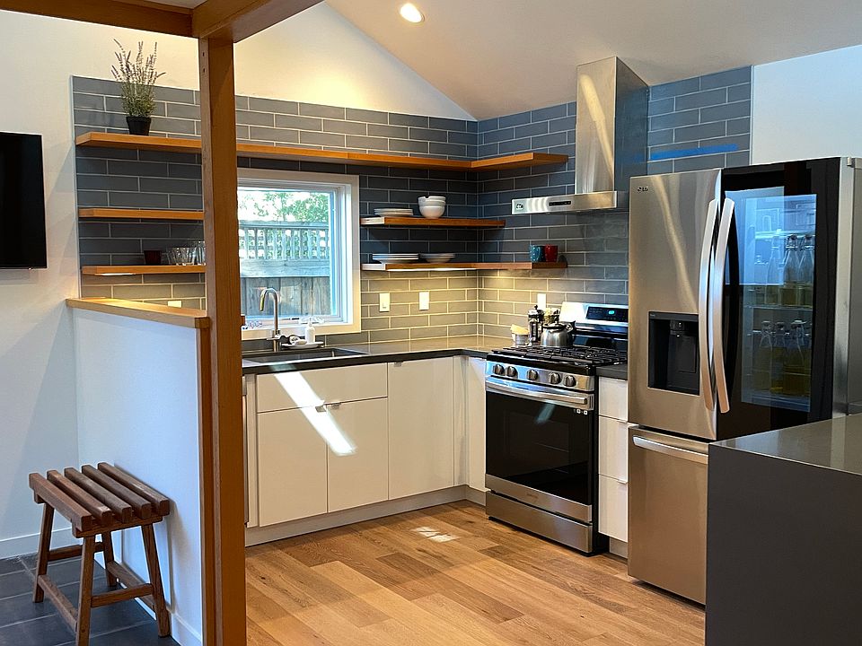 Kitchen / living area
