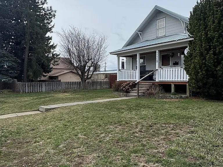 509 N Cle Elum St — Photo 2